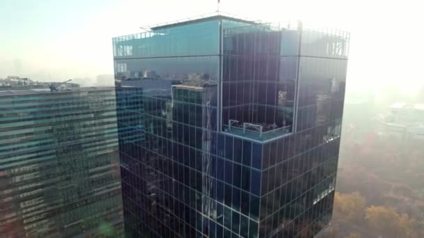 Aerial Orbit Glass Building Sun Background Parque Araucano Santiago Chile – stockvideo