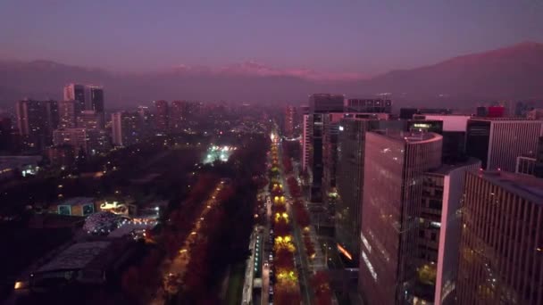 Aerial View Dolly Parque Araucano Group Business Buildings Night Plomo – Stock-video