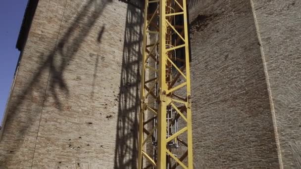 Yellow Industrial Crane City Working Old Building Industrial Crane Machine — Video