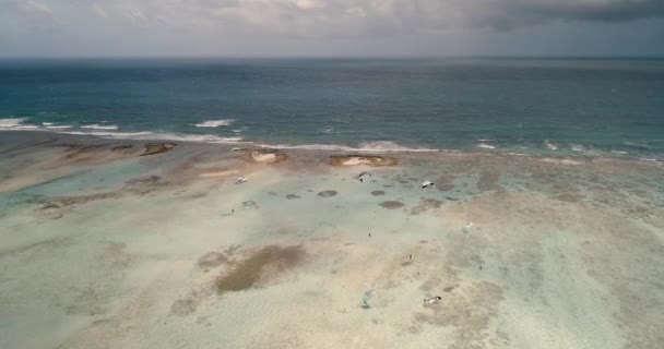 Kite Safari Caribbean Sea People Kitesurf Coral Reef Barrier Aerial — Vídeo de Stock