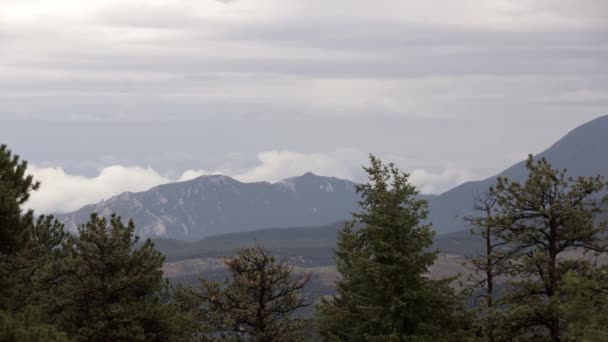 科罗拉多州落基山脉派克国家森林山上积云的多云天气时间 — 图库视频影像