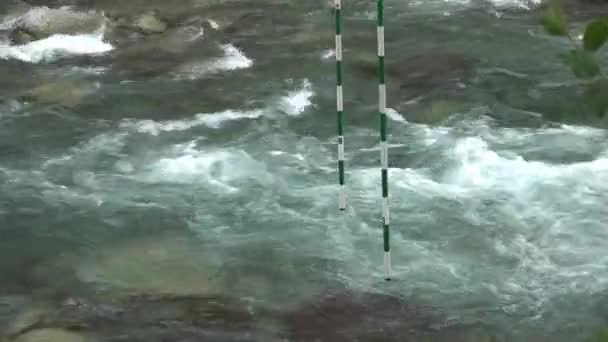 Canoeist Riding Obstacles Competition International Canoe Slalom Annual Event Held — Stockvideo
