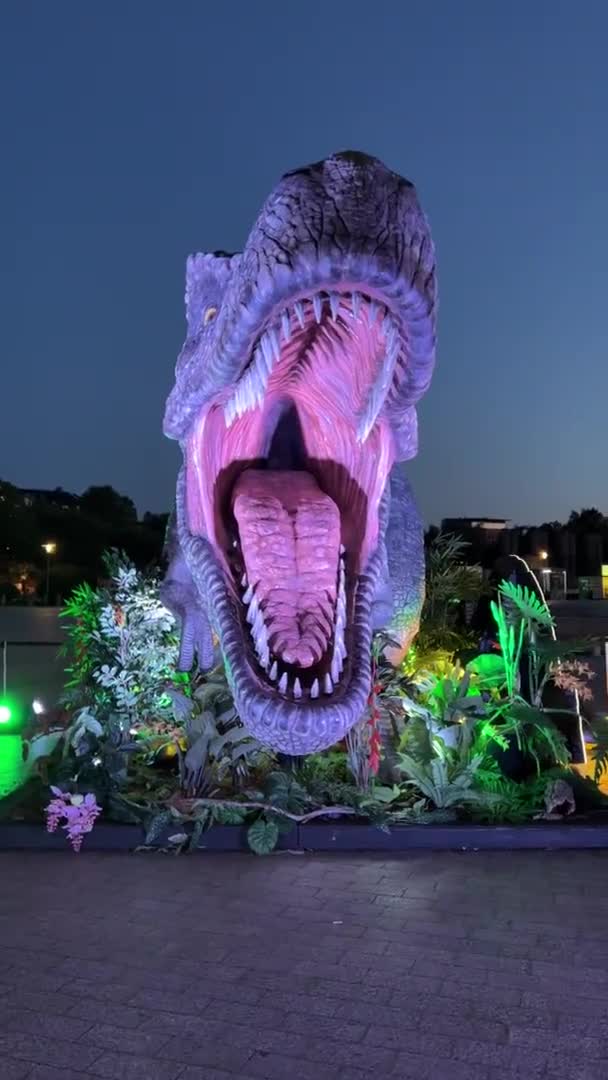 Large Dinosaur Decoration Front Cinema Cinedom Cologne Germany June 2022 — Stock Video