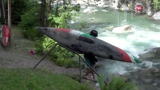 Young Adult Carries Canoe Some Stairs International Canoe Slalom Annual — Stock Video