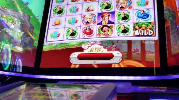 Kurve Storskjerm Spilleautomater Inne Casino Med Oppløsning – stockvideo