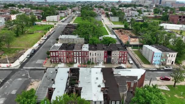 Urban City Homes Unsafe Neighborhood Community Boarded Houses Disrepair Poor — Stockvideo