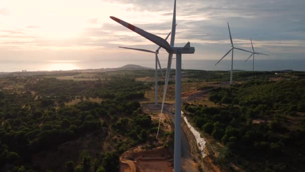 Vista Circular Aérea Sobre Moinhos Vento Recém Construídos Local Mágico — Vídeo de Stock