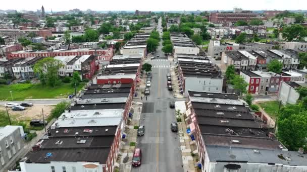 Cidade Interior Americana Pullback Crescente Revelar Gueto Bairro Dos Eua — Vídeo de Stock