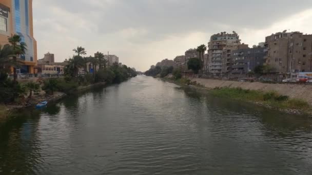 Waterway Cairo City Old Buildings Palm Trees Overcast Day Egypt — 图库视频影像
