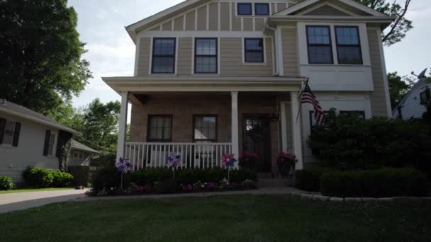 Nice House Suburbs American Flag Patriotic Decorations Front — Stockvideo