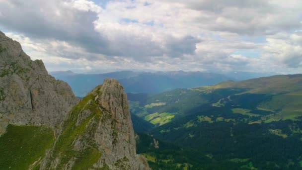 Σκληρό Γρασίδι Καλύπτονται South Tyrol Plose Peitlerkofel Βουνό Κορυφή Εναέρια — Αρχείο Βίντεο