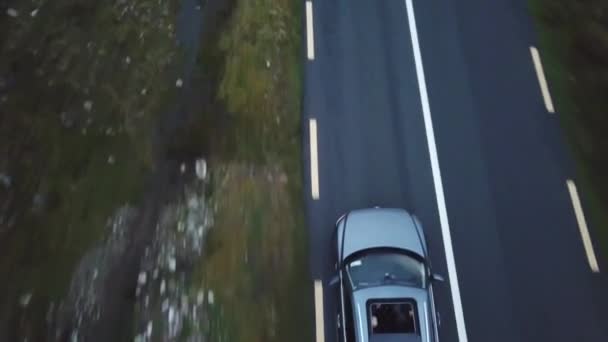 Auto Top View Ireland Left Driving Countryside Drone Aerial Shot — Vídeos de Stock
