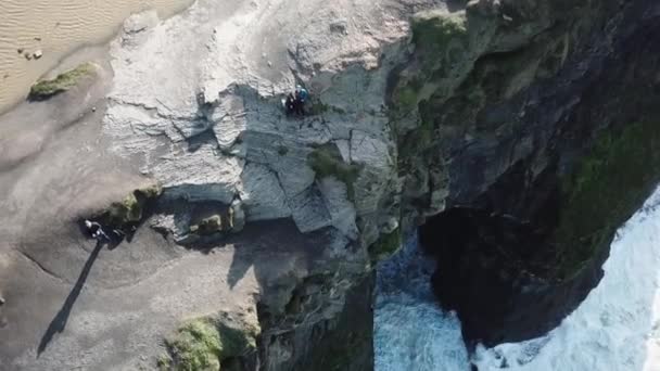 Uitzicht Kliffen Van Moher Leegte Naast Atlantische Oceaan Ierland Drone — Stockvideo