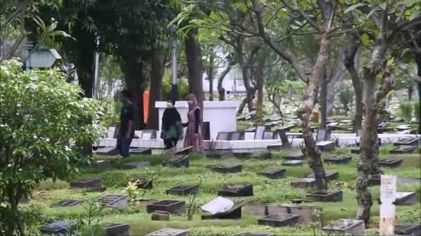 Pelgrims Het Kerkhof Karet Bivak Cemetery Met Een Oppervlakte Van — Stockvideo