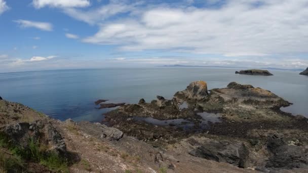 Panning Wide Shot Rosario Beach Its Numerous Tide Pools Fidalgo — 비디오