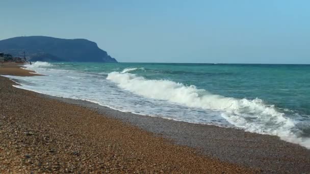 Small Waves Break Pebbly Beach People Frolic Water — Vídeos de Stock