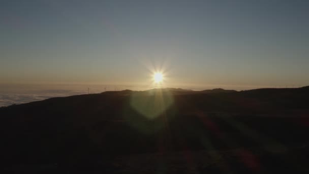 Vista Aérea Del Atardecer Madeira Del Paisaje Turbina Eólica — Vídeo de stock