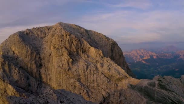 Breathtaking Golden Hour Sunrise Aerial View Orbiting South Tyrol Plose — стоковое видео