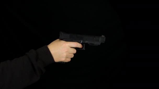 Disparando Arma Mão Escuro — Vídeo de Stock