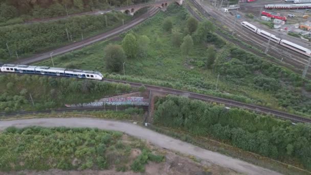 Commuter Regional Train Traveling Cologne Central Station Germany Evening Sun — Vídeo de Stock