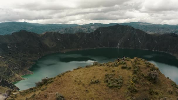 Aerial Drone Shot Showing Hiker Hiking Peak Volcano Watching Quilotoa — Vídeos de Stock