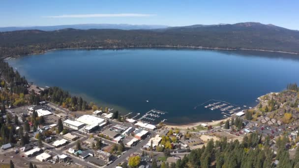 Wide Establishing Drone Shot Lake Payette Community — Video Stock