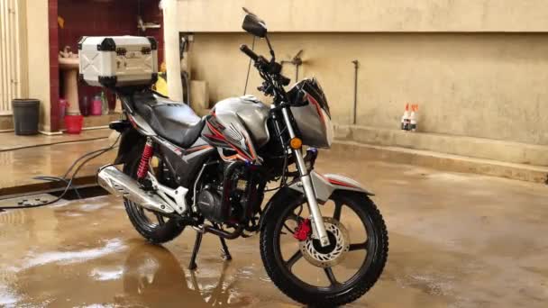 Condition Honda Cb150F Motorbike Washing — Video