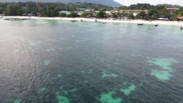 Aérea Turistas Playa Pattaya Koh Lipe Tailandia Durante Puesta Del — Vídeo de stock