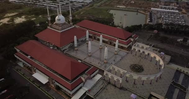 Sliding Drone Shot Showing Silhouette Grand Mosque Which Has Large — Stockvideo