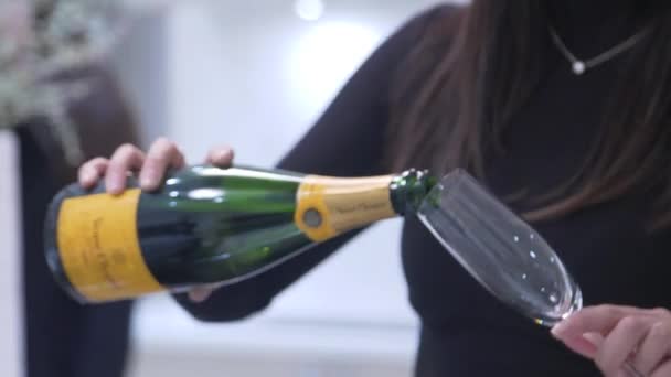 Bottle Veuve Clicquot Champagne Being Poured Glass Party Celebration — Vídeo de Stock