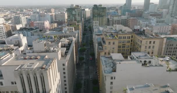 Drone Flying City Streets Downtown Los Angeles Cars Surrounded Beautiful — Vídeo de Stock