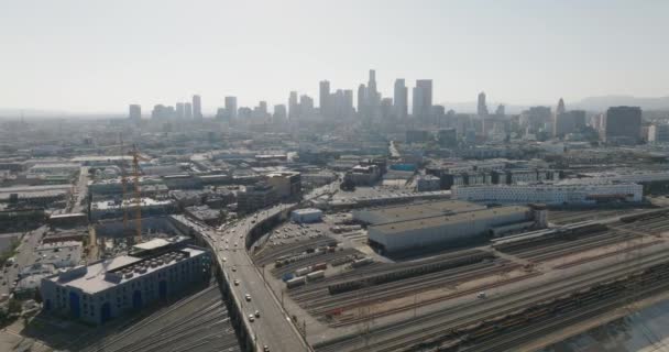 Aerial Drone Footage Outskirts Downtown Los Angeles City Infrastructure Roads — ストック動画
