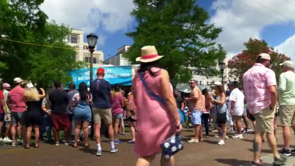 French Quarter Fest Crowd Gathers Stage New Orleans — Stok video