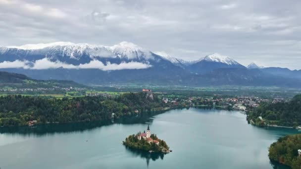 Luchtfoto Van Bled Lake Julian Alps Landscape Slovenië — Stockvideo