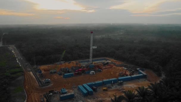 Κινηματογραφικό Drone Shot Onshore Drilling Workover Rig Structure Rig Equipment — Αρχείο Βίντεο