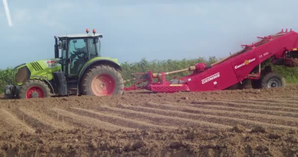 Destoner Machine Drawn Tractor Work Farm Separating Clod Stones Cornwall — Video Stock