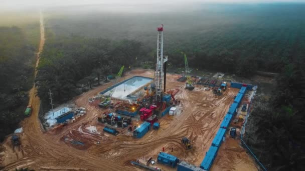 Cinematic Drone Shot Onshore Drilling Workover Rig Structuur Rig Apparatuur — Stockvideo