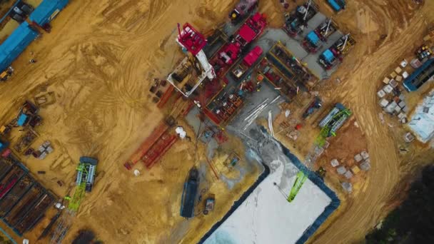 Cinematic Drone Shot Onshore Drilling Workover Rig Structure Rig Equipment — Stock Video