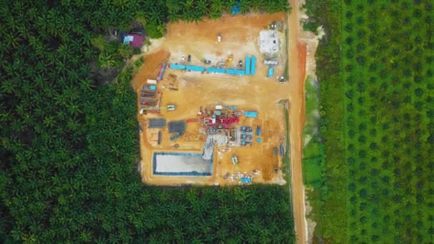 Cinematic Drone Shot Onshore Drilling Workover Rig Struktur Dan Peralatan — Stok Video