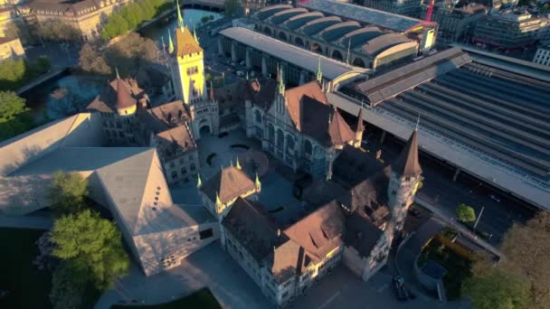 Légi Kilátás Svájci Nemzeti Múzeum Mellett Hauptbahnhof Zürichben Svájcban — Stock videók