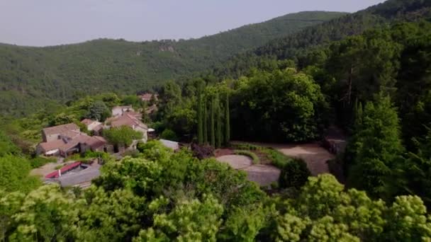 Villa Rústica Entre Colinas Florestais Campo Francês Branoux Les Taillades — Vídeo de Stock