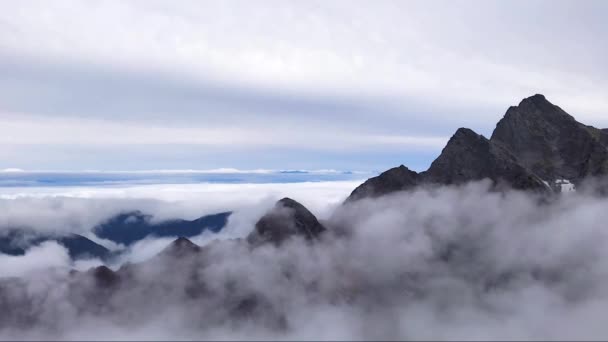 Górskie Szczyty Wśród Chmur Mgły Parku Narodowym Kamikochi Azumi Góra — Wideo stockowe