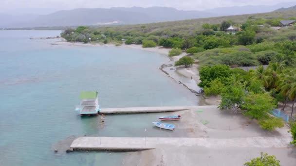 Jetty Empty Boats Beach Bahia Ocoa Bay Dominican Republic Aerial — Stockvideo