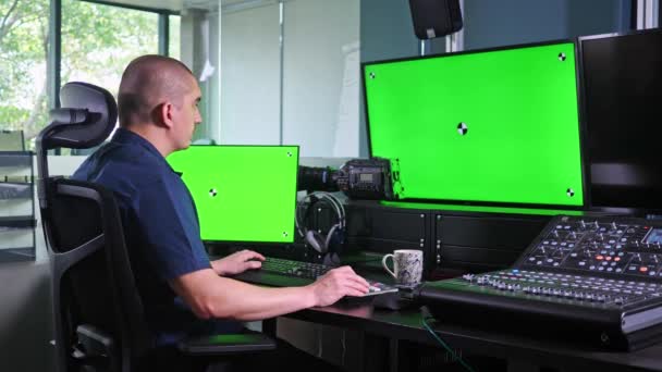 Male Video Editor Works Software Chroma Screens Stands — Stockvideo