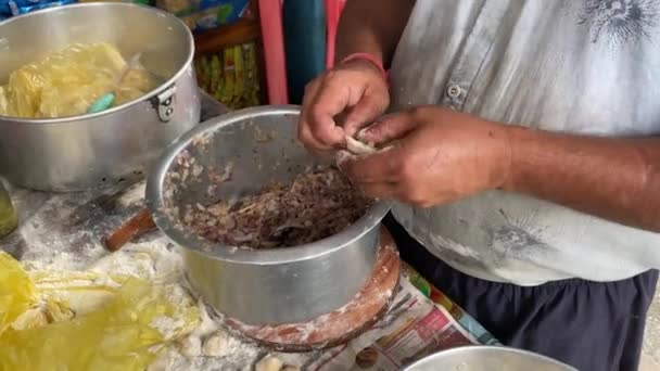 Cooking Techniques Closeup Man Hands Making Purse Shape Dumpling Momo — Vídeo de Stock