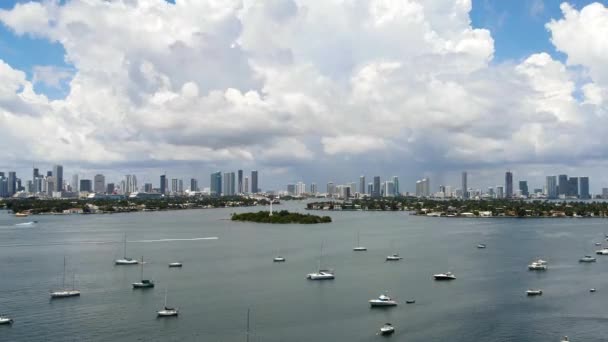 Time Lapse Boats Yachts Harbor Miami Skyline Copy Space — Vídeo de Stock