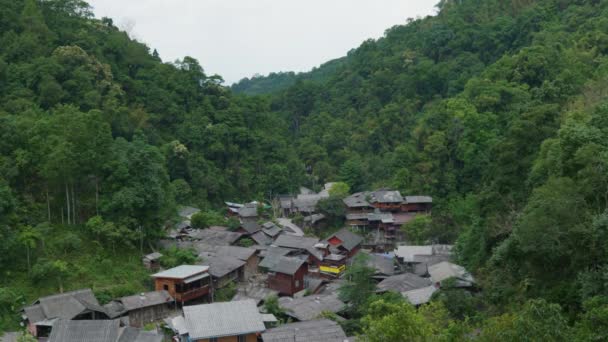 Cinematic Landscape Nature Footage Famous Authentic Village Mae Kampong Middle — Vídeo de Stock