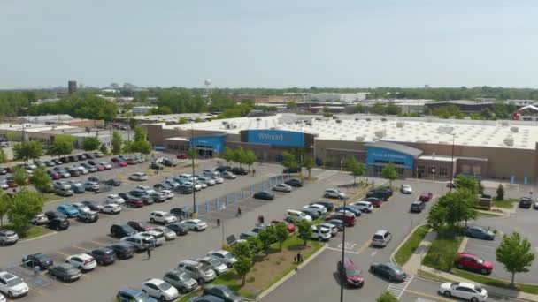 Drone Flies Walmart Supermarket Busy Parking Lot Consumers Shopping — Stock video