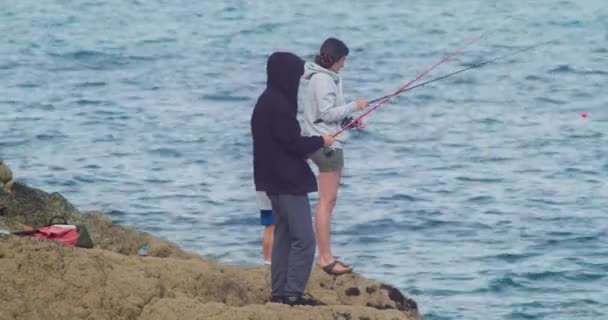 Single Mom Her Family Doing Some Fishing Activity Placid Beach — Stockvideo