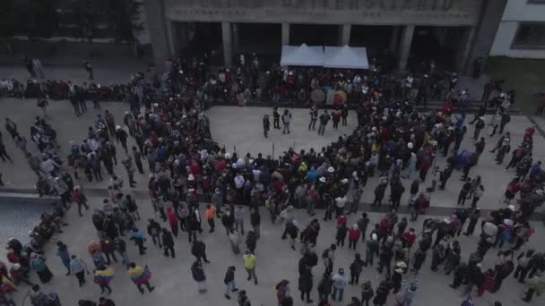 エクアドルのキトでの先住民抗議者の空中ビュー 中央大学 全国ストライキ — ストック動画